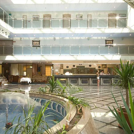 Holiday Park Resort Szálloda Alanya