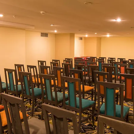 Szálloda Holiday Park Resort 5*