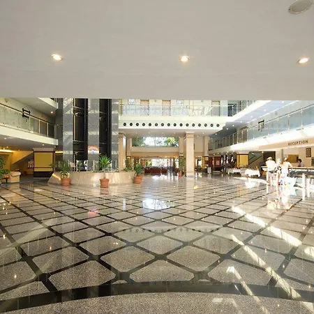 Szálloda Holiday Park Resort 5*